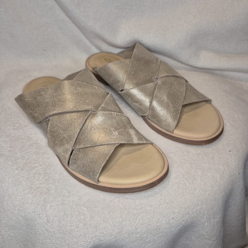 Clarks 'Willow Art' Flats Woven Leather Sandals In Champagne Metallic SIZE 8